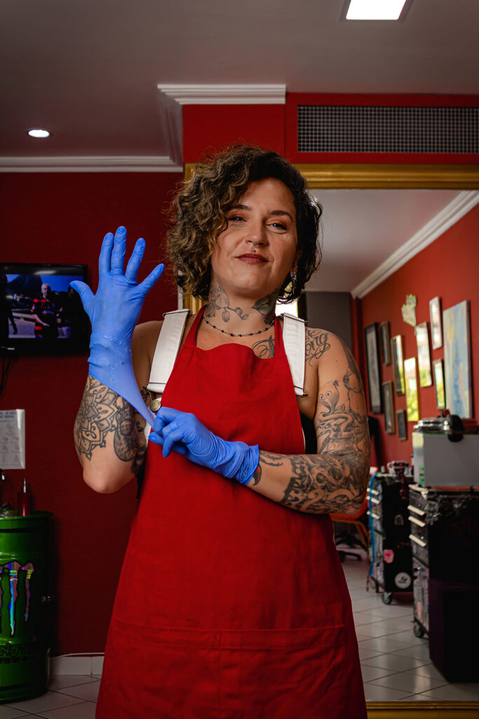 ensaio com tatuadora