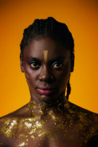 Mulher negra em foto artistica