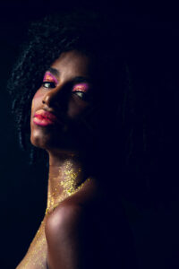 Mulher negra em foto artistica